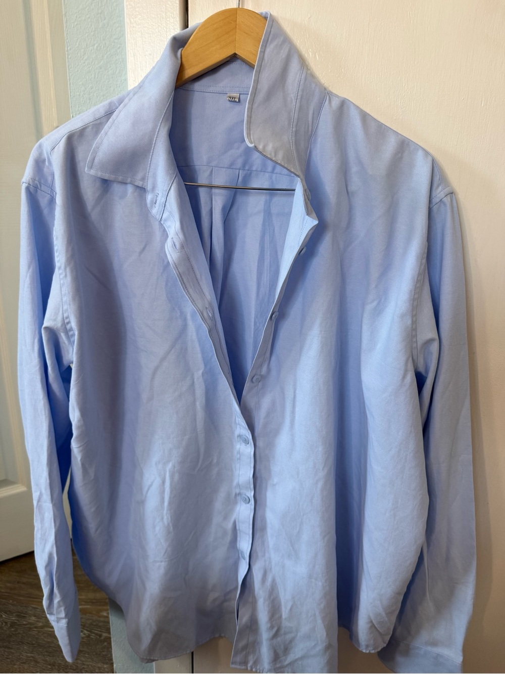 Women's Light Blue Button-Up Blouse - Classic Collared Style